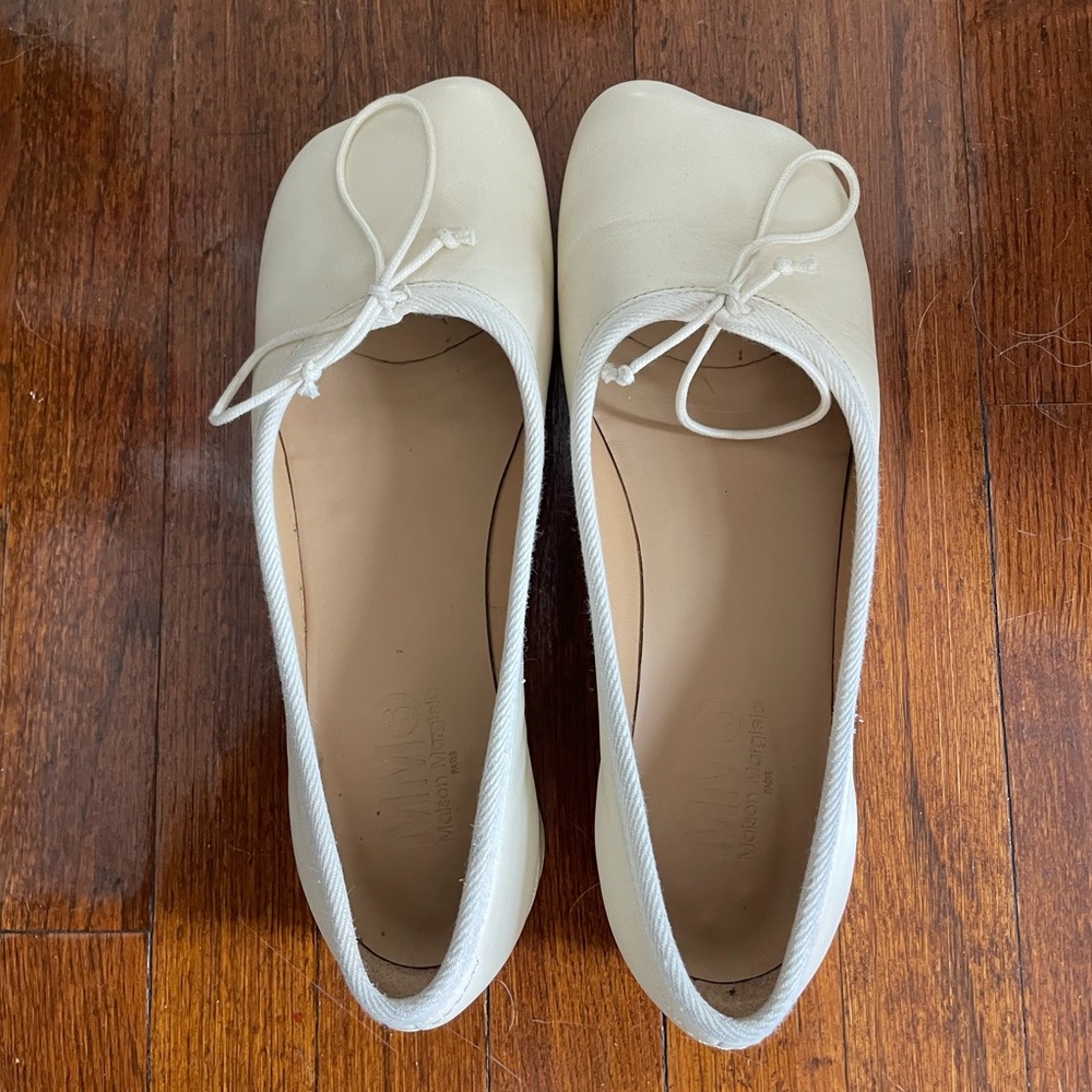 MM6 MAISON MARGIELA
Off-White Anatomical Ballerina Heels
